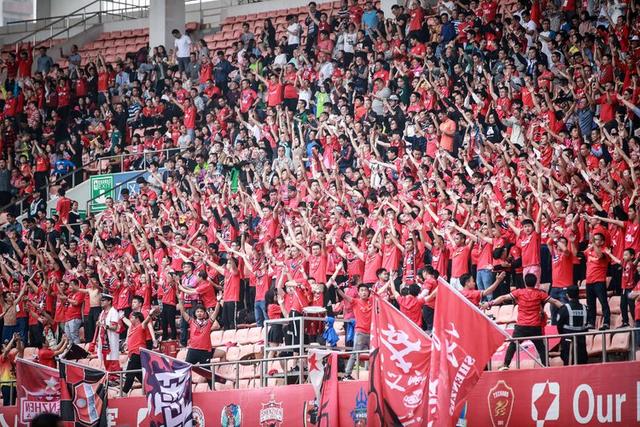 劳森18+15新疆胜青岛 王睿泽20分齐麟17+6